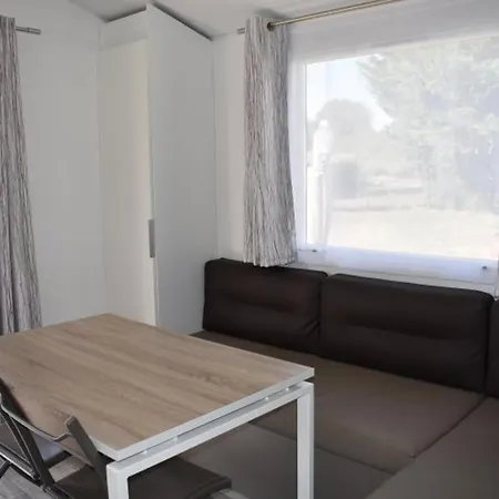 Mobil 4 Pers, Terrasse, Cuisine Equipee - Api-1-52-409 * Crissé
